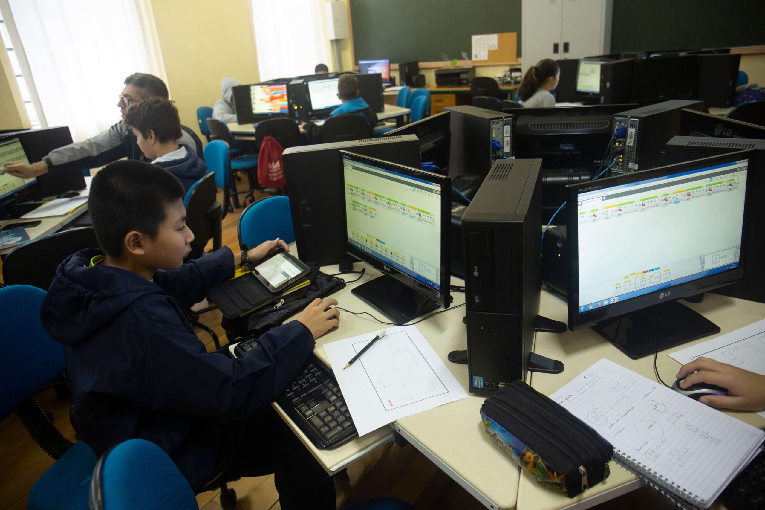 Escolas implementam a conexão à internet nos estudos após a pandemia