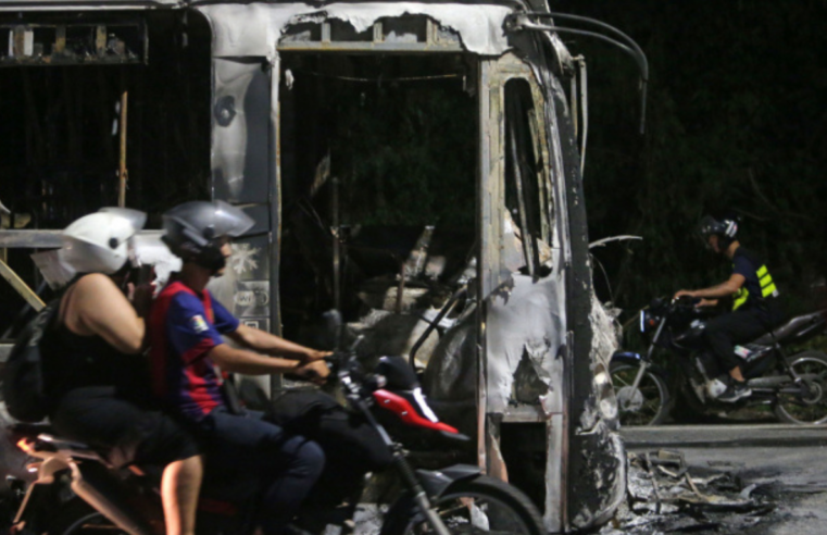 Após dia de terror, Rio teve menos ônibus circulando nesta terça-feira