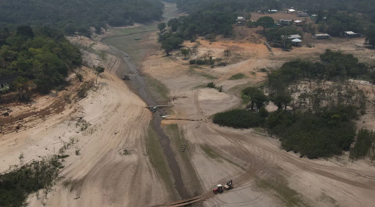 Por conta da seca no Amazonas, navios não conseguem entregar cargas em Manaus