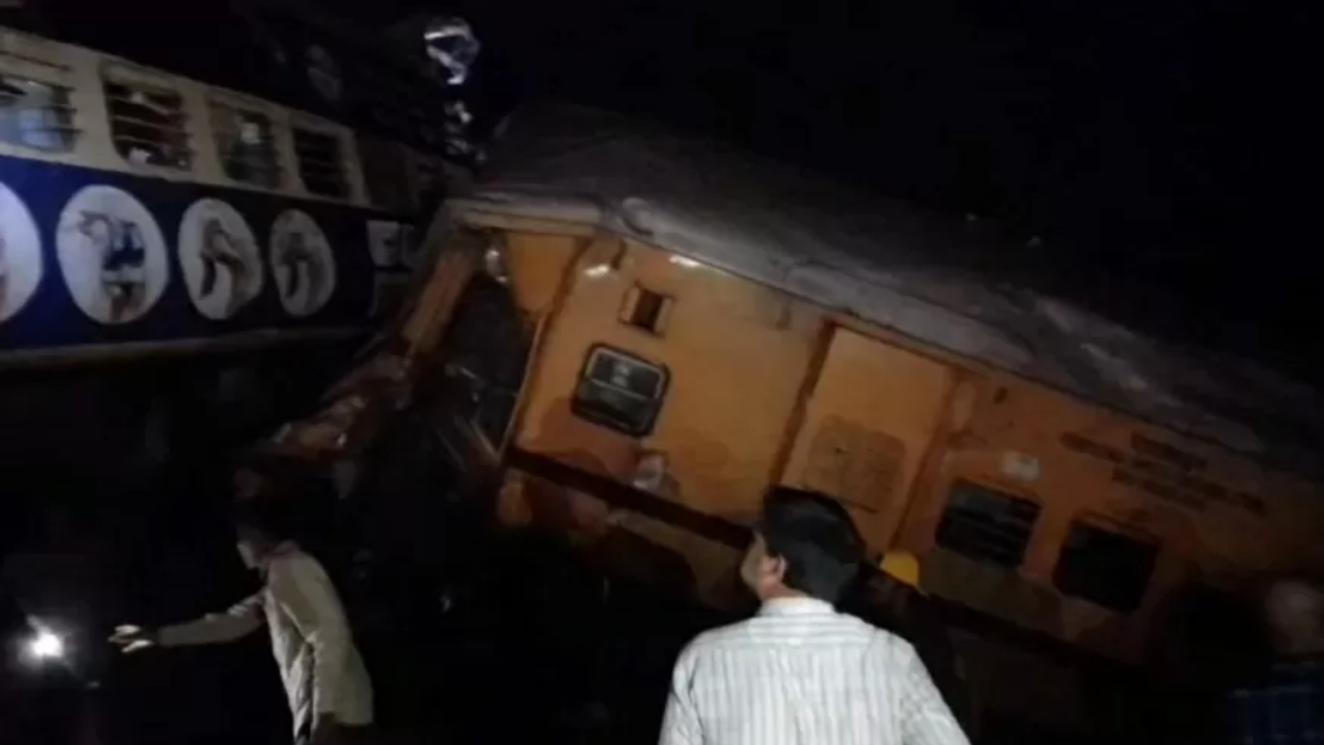 Trem descarrila e deixa 10 mortos e 25 feridos na Índia
