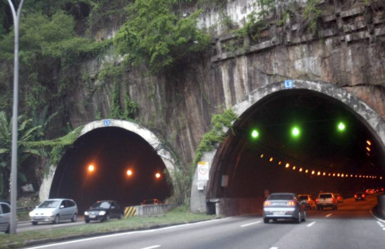 Túnel Rebouças reabre com atraso e deixa trânsito caótico em seus arredores