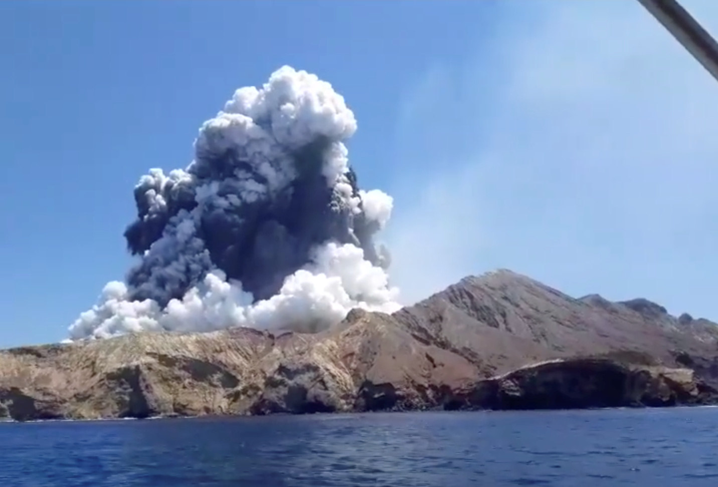 Após morte de turistas em erupção vulcânica, empresa neozelandesa é condenada