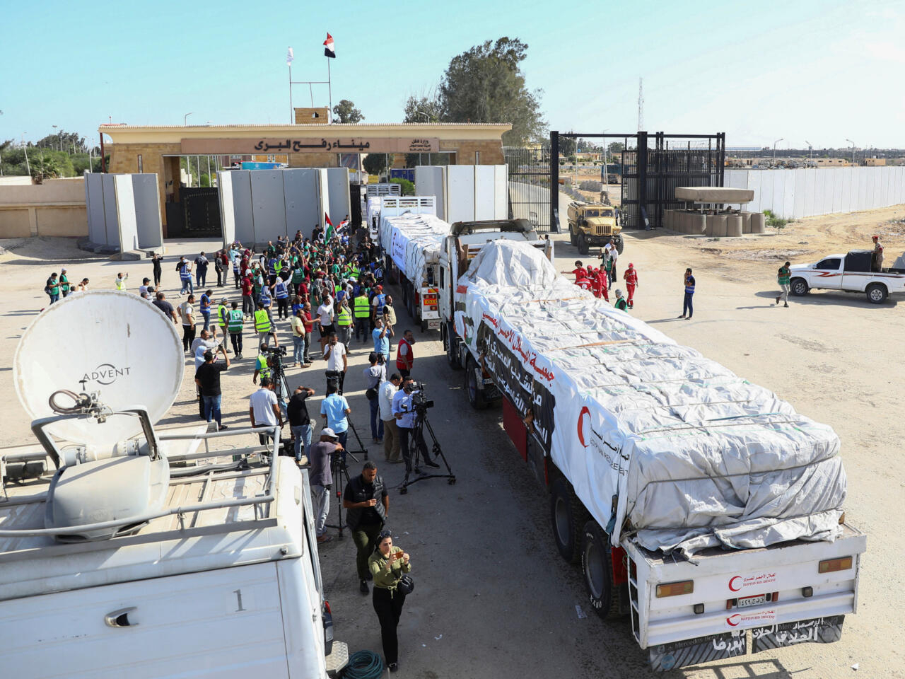 Gaza recebe 12 caminhões com comida, remédio e insumos hospitalares