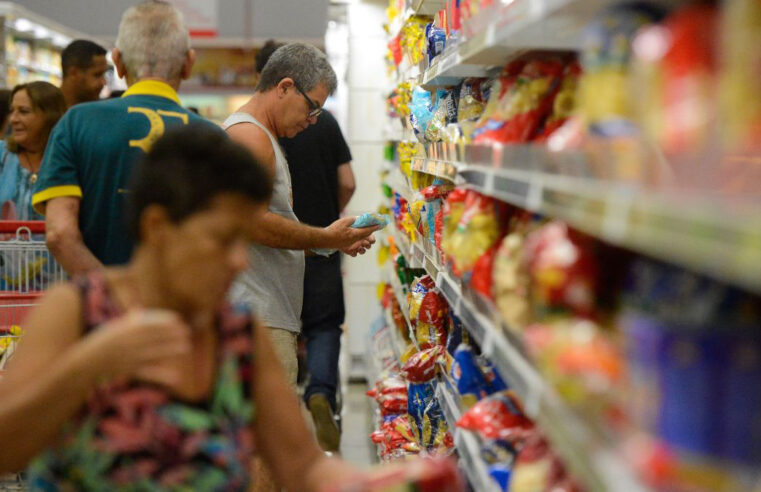 Prévia da inflação do IBGE indica aceleração em novembro, puxada pela alimentação