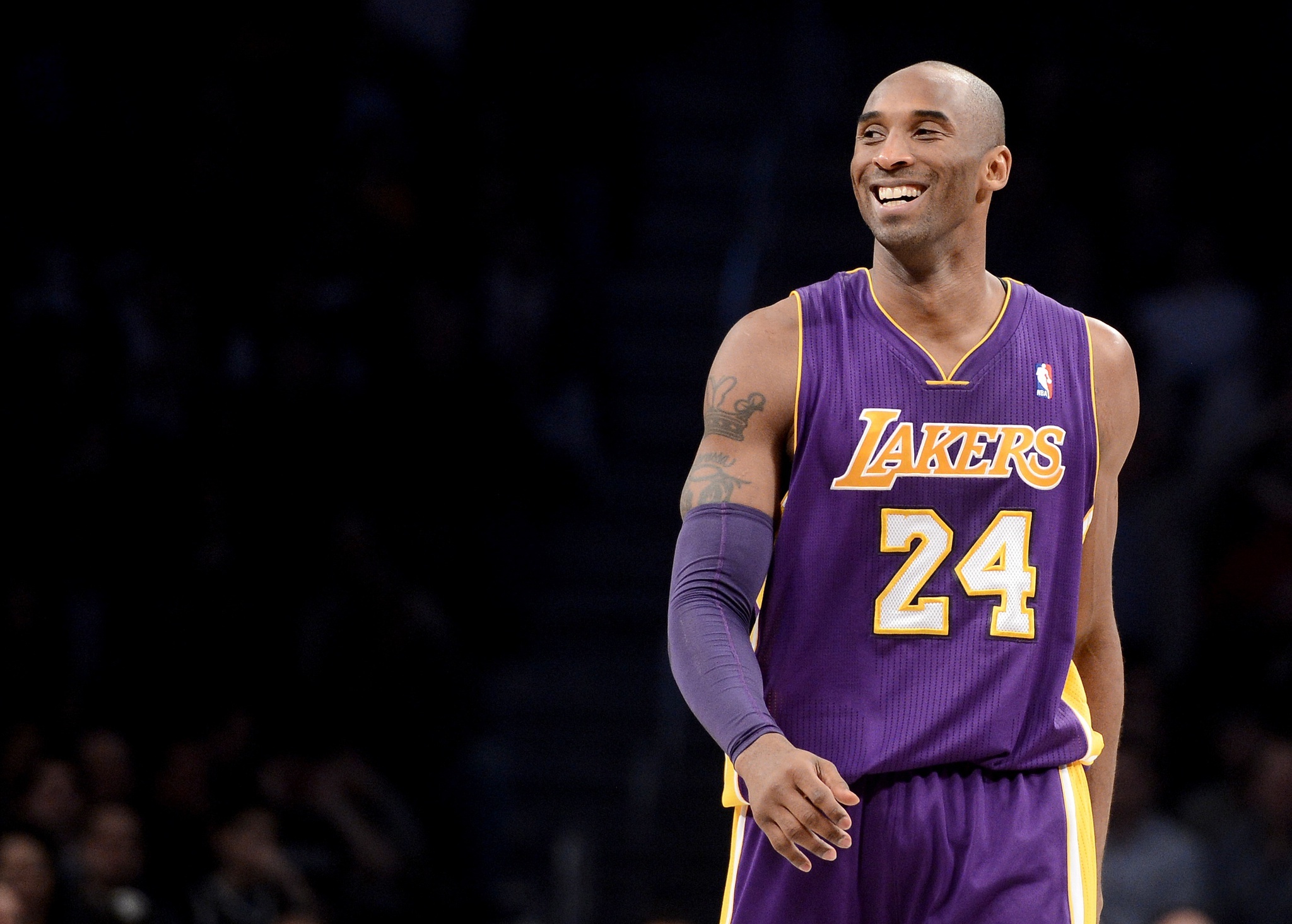 Uniforme usado por Kobe Bryant em último jogo como visitante vai à leilão