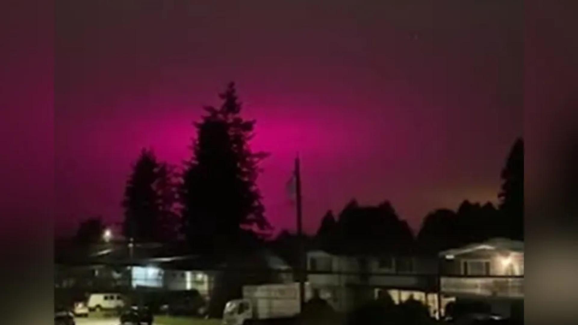 Estufa de maconha deixa céu rosa nos arredores de Vancouver, no Canadá