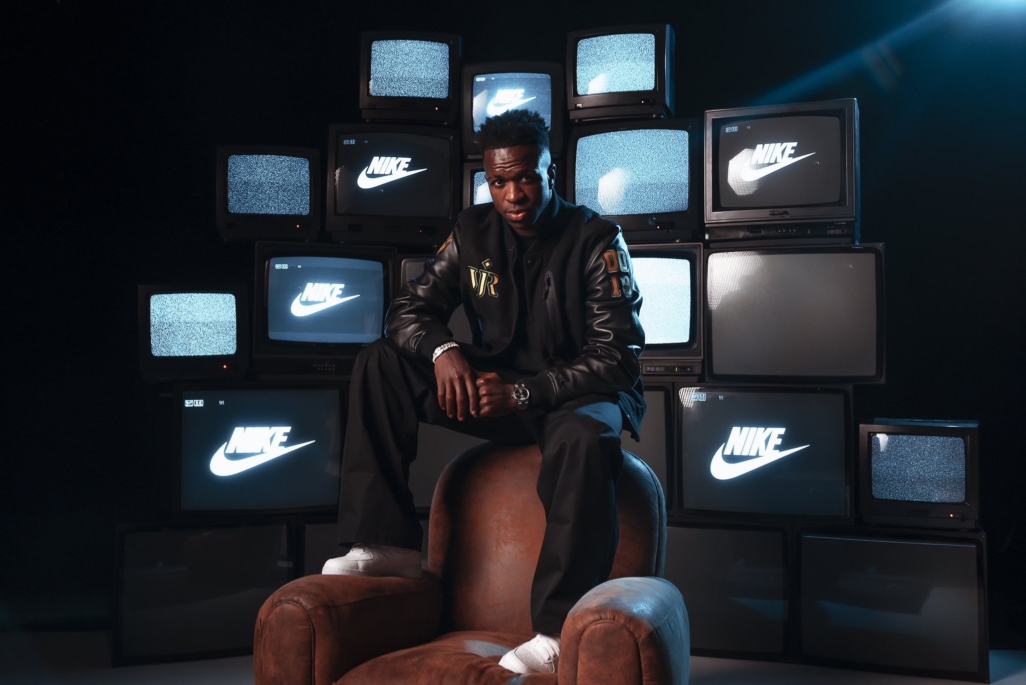 Com promessa de apoio a causas sociais, Nike renova com Vini Jr até 2030