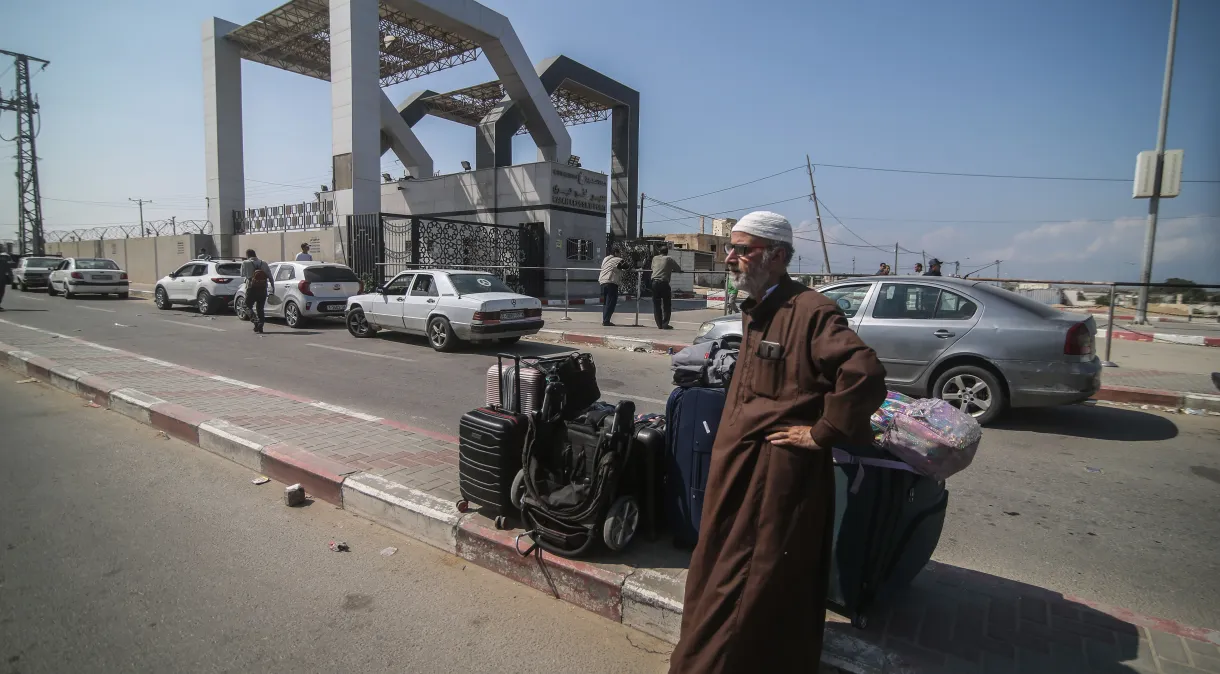 Fronteira de Rafah com Egito é aberta para saída de estrangeiros de Gaza