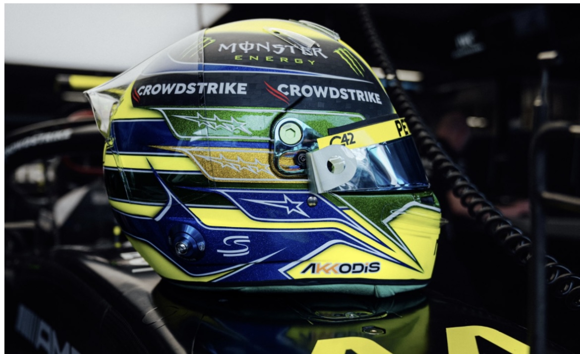 Lewis Hamilton homenageia Senna em capacete para o GP de São Paulo