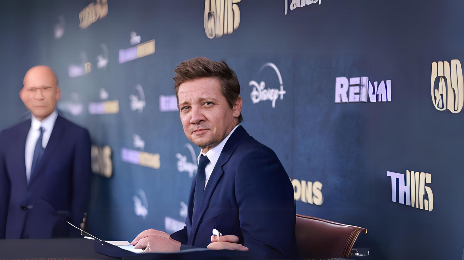 Ator Jeremy Renner anuncia carreira musical após seu acidente quase fatal