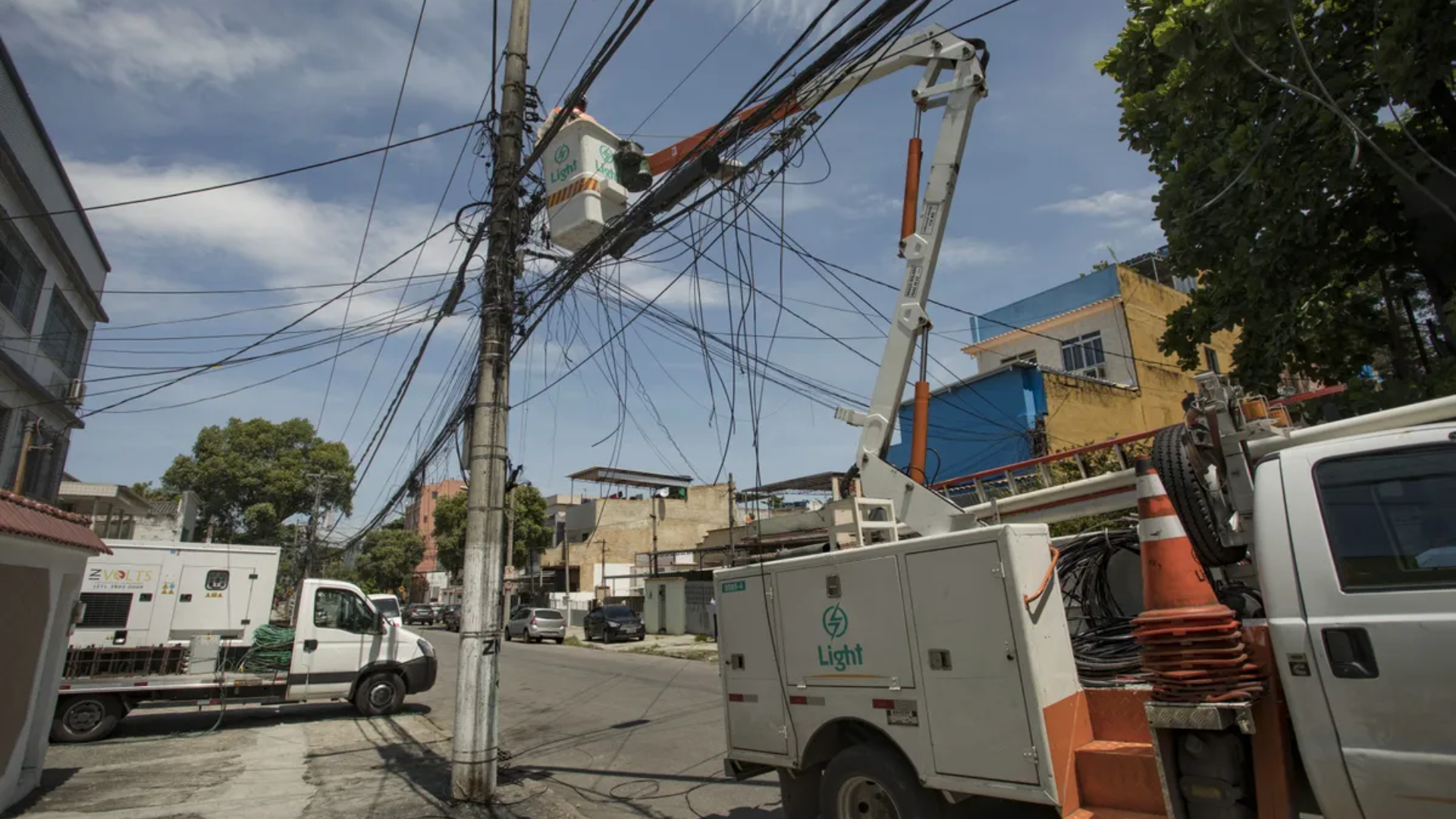 Enel e Light participarão de audiência para explicar a falta de energia pelo estado