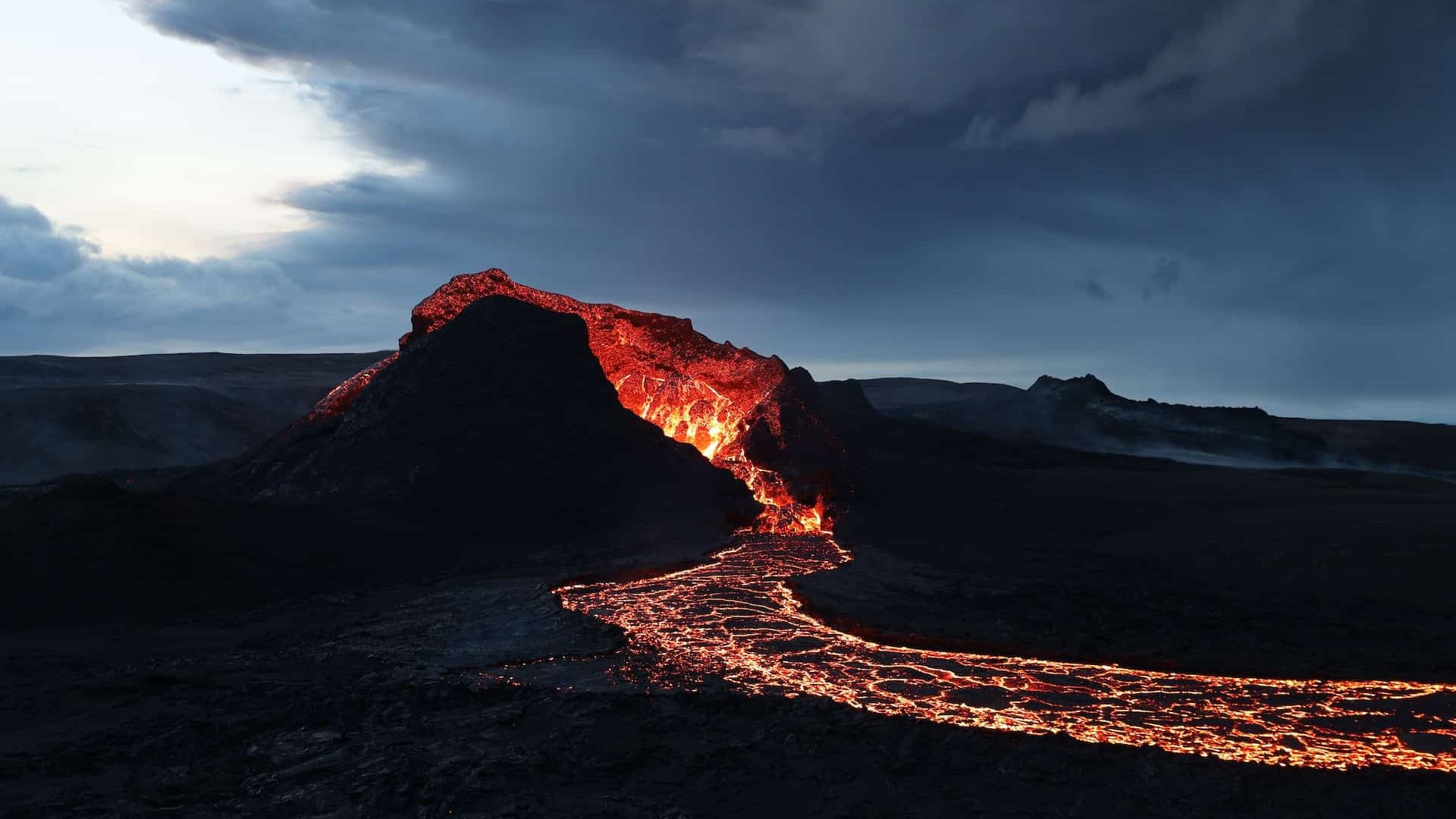 Erupção vulcânica iminente ameaça cidade na Islândia