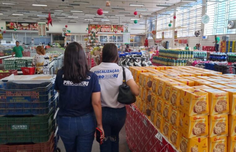 Procon-RJ encontra baratas em supermercados e descarta mais 400kg de comida imprópria