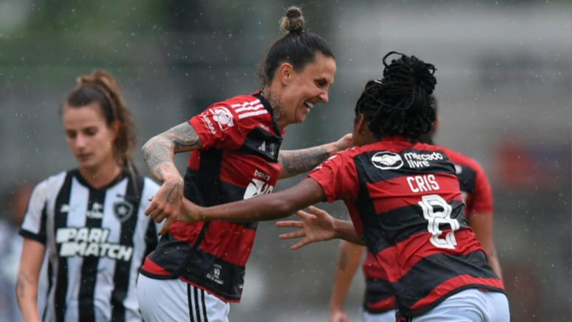 Flamengo vence Botafogo por 2 a 1 e é campeão carioca feminino