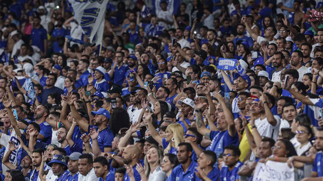 Cruzeiro terá torcida em jogo contra Athletico-PR após julgamento ser adiado