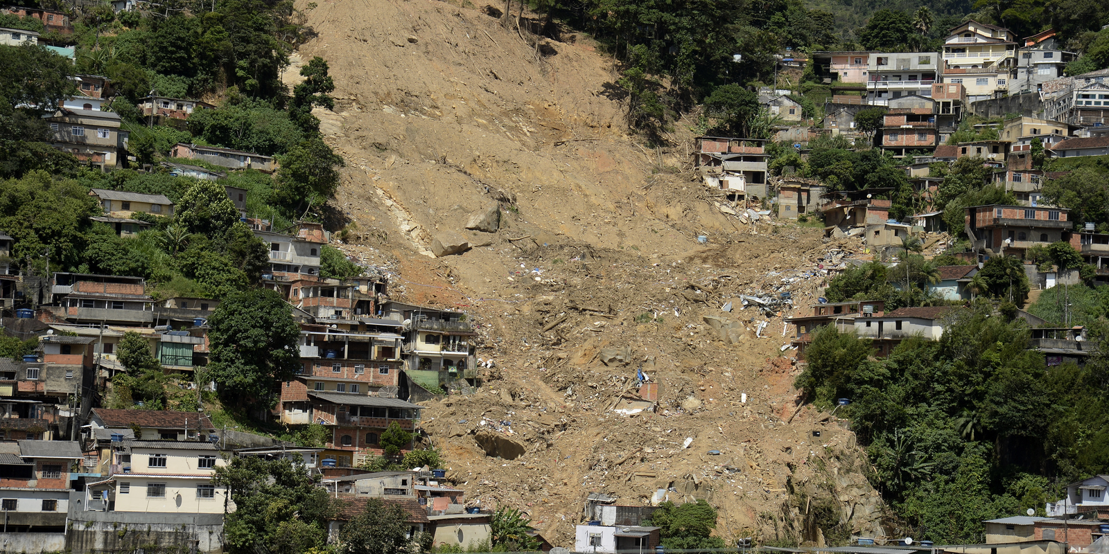 Ocupação de áreas de riscos para moradias no país quase triplicou desde 1985