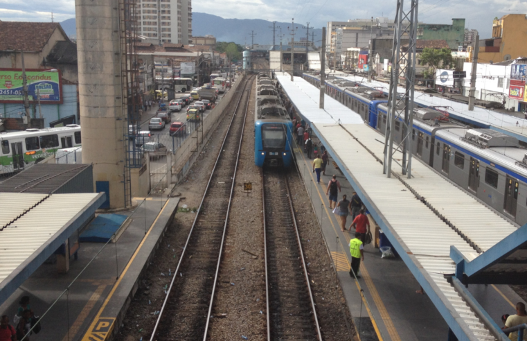 Colisão entre trens deixa 6 feridos na estação de Madureira nesta segunda