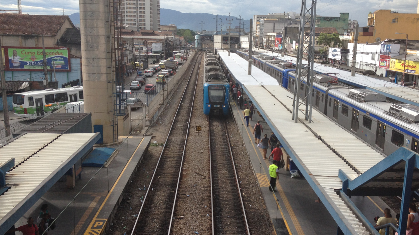 Colisão entre trens deixa 6 feridos na estação de Madureira nesta segunda