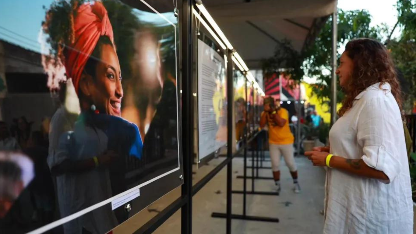 Câmara Municipal do RJ recebe exposição sobre vida e obra de Marielle Franco