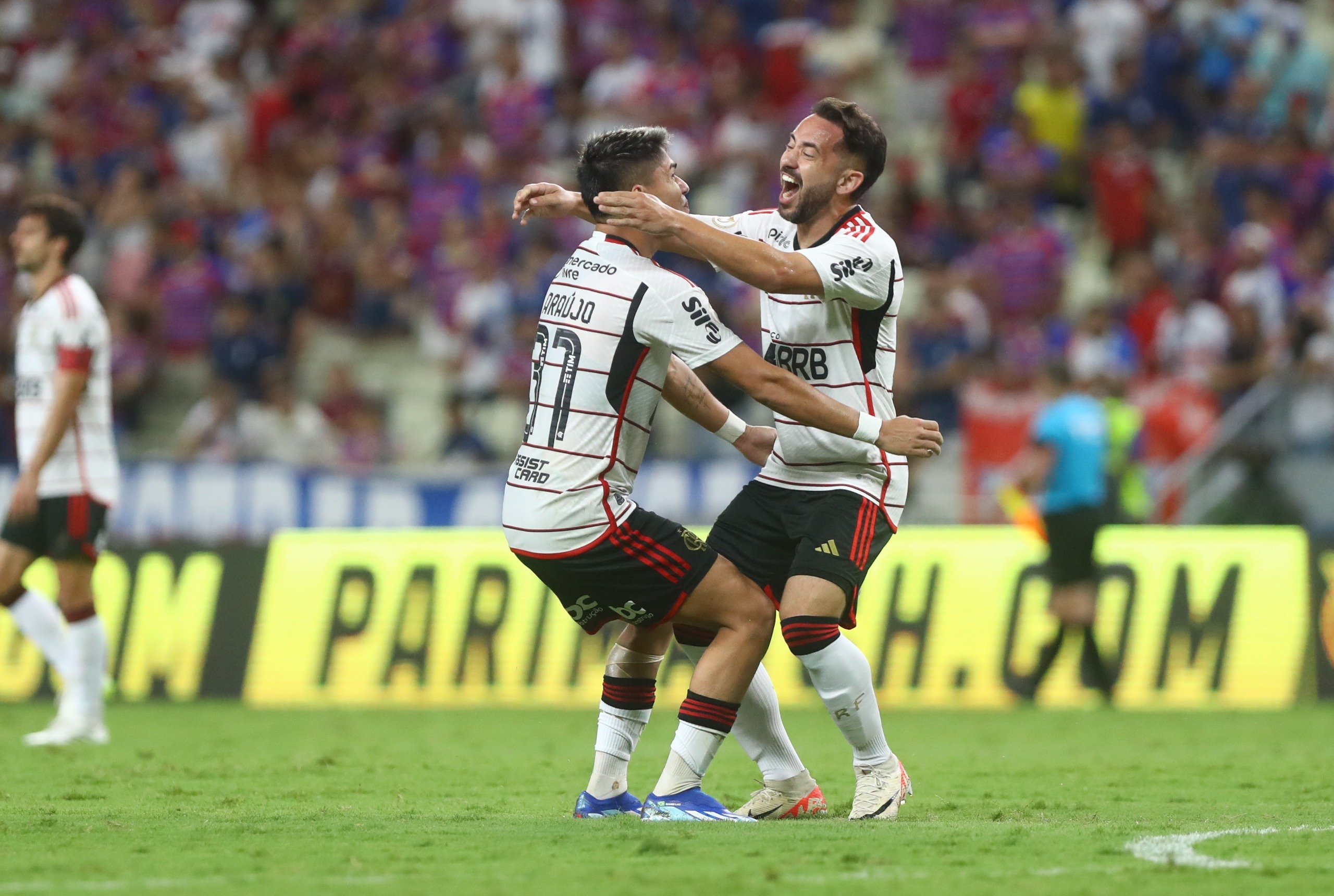 #Brasileirão: Flamengo vence o Fortaleza por 2 a 0 e fica a seis pontos da liderança