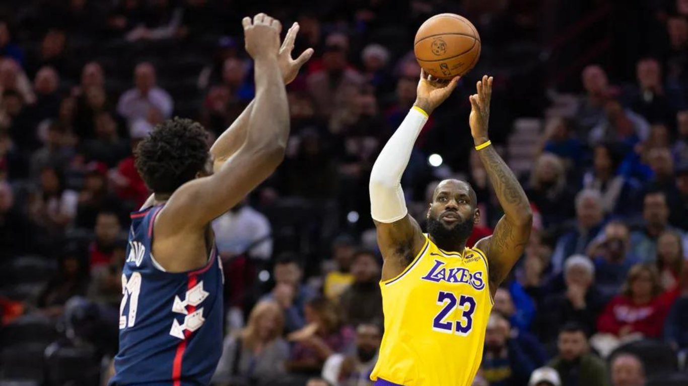 Mesmo sofrendo derrota, LeBron James quebra recorde da NBA