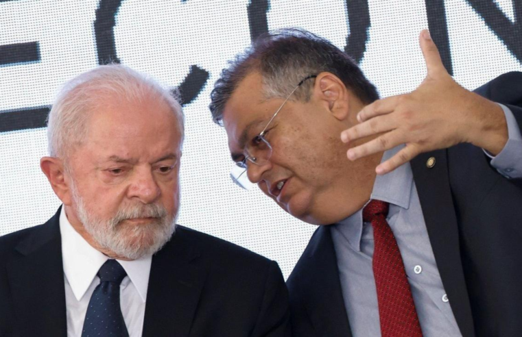 Lula recebe Flávio Dino cotado para a presidência do STF no Palácio da Alvorada