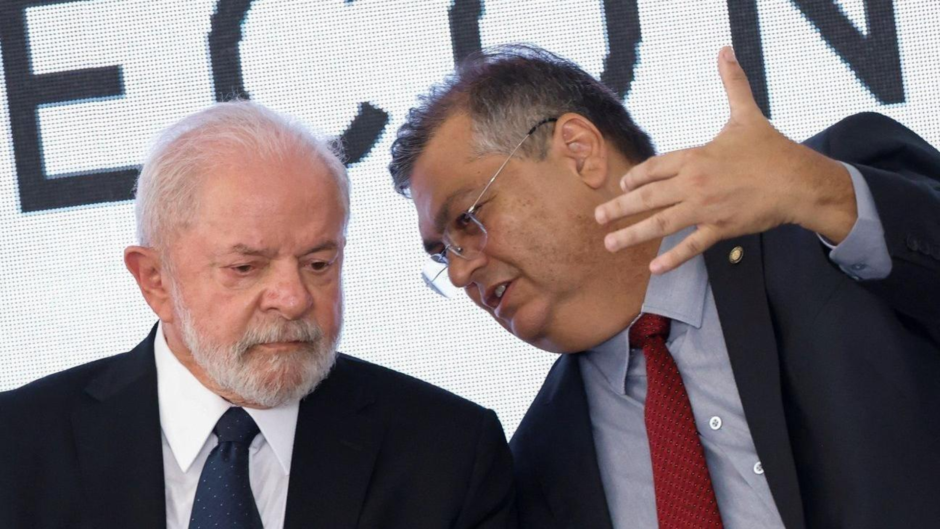 Lula recebe Flávio Dino cotado para a presidência do STF no Palácio da Alvorada