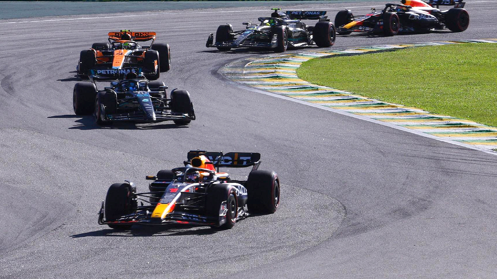 Verstappen vence GP de São Paulo. Norris chega em segundo e Alonso completa o pódio