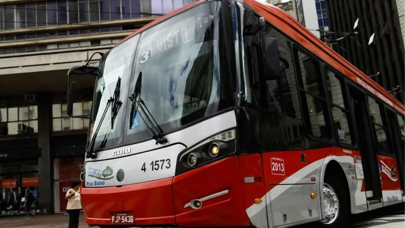 São Paulo deve iniciar gratuidades em ônibus aos domingos e madrugadas