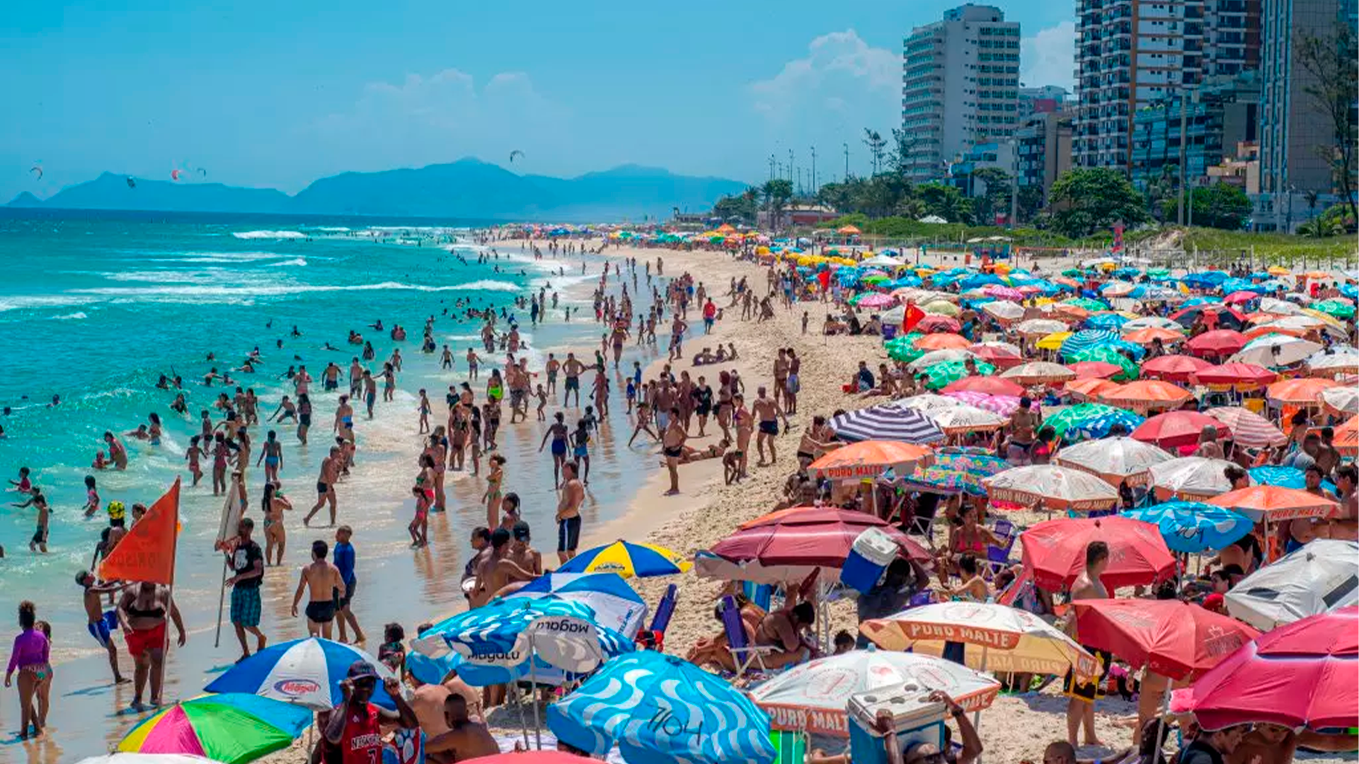 Bombeiros realizam quase 1.500 resgates nas praias do estado devido ao mar agitado