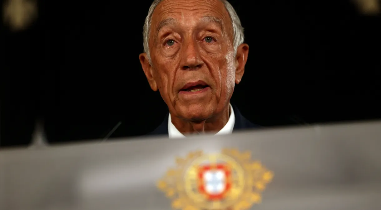 Presidente de Portugal dissolve Parlamento e marca eleições para março