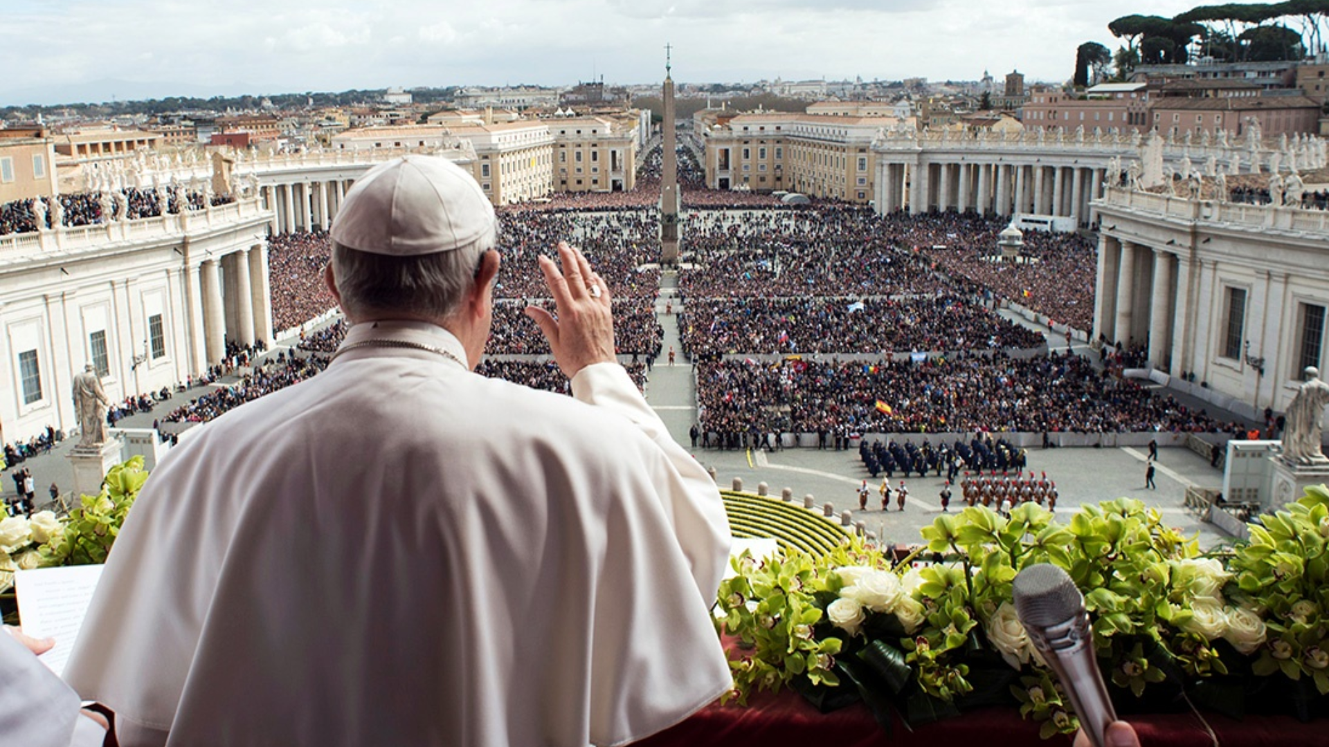 Vaticano diz que pessoas trans podem receber batismo e testemunhar em casamentos