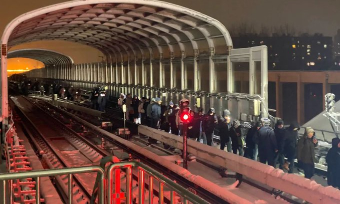 Colisão no metrô de Pequim deixa centenas de pessoa feridas