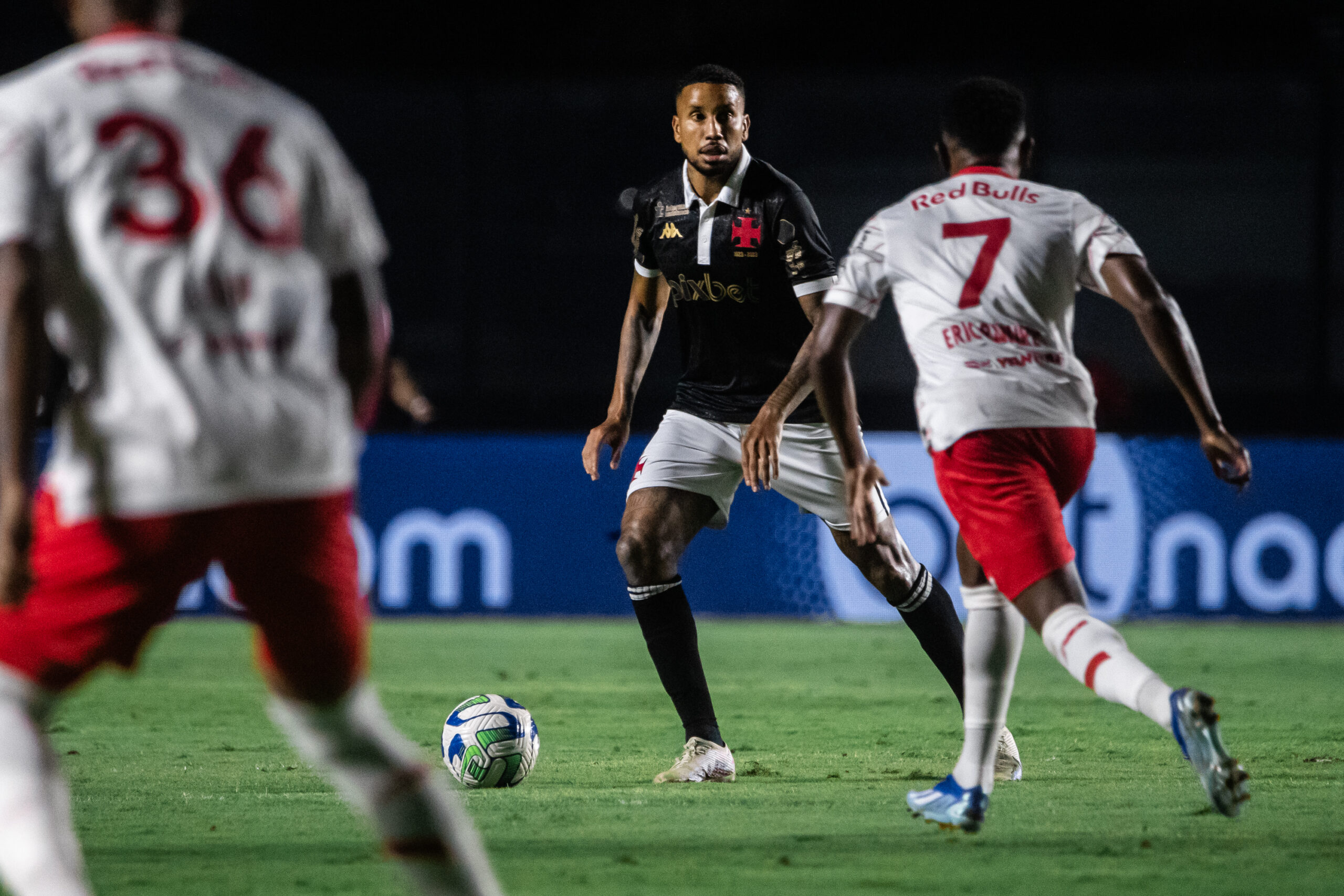 #Brasileirão: Vasco vence Bragantino por 2 a 1 e permanece na série A do campeonato