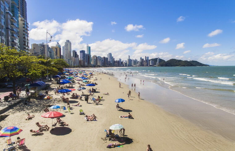 #Verão: praia Central de Balneário Camboriú alargada está 100% imprópria para banho