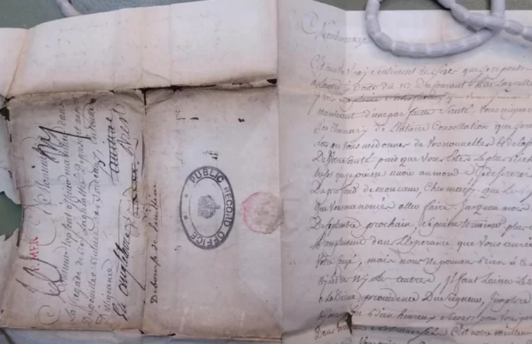 Depois de 250 anos, pesquisador abre cartas escritas para marinheiros franceses