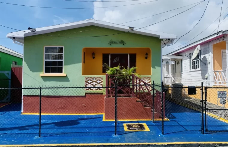 Casa onde cantora Rihanna foi criada é ponto turístico e Airbnb em Barbados