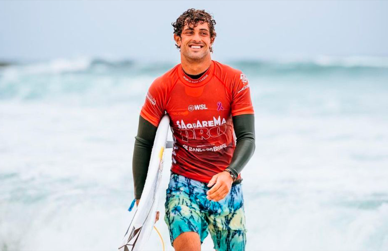 João Chianca, surfista brasileiro, sofre acidente no Havaí e é hospitalizado