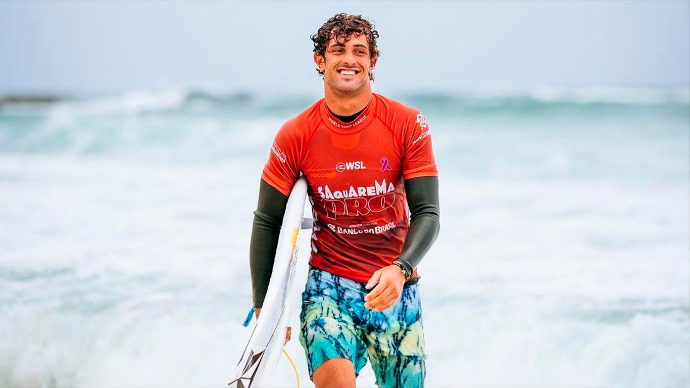 João Chianca, surfista brasileiro, sofre acidente no Havaí e é hospitalizado