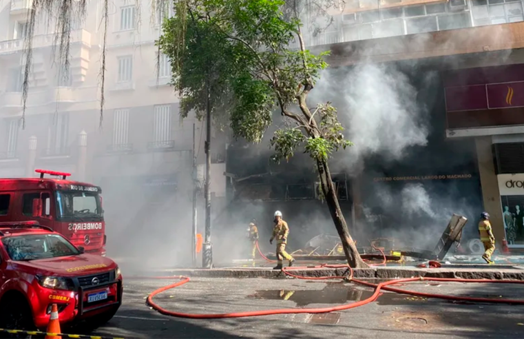 Incêndio atinge imóvel e interdita trecho do Largo do Machado