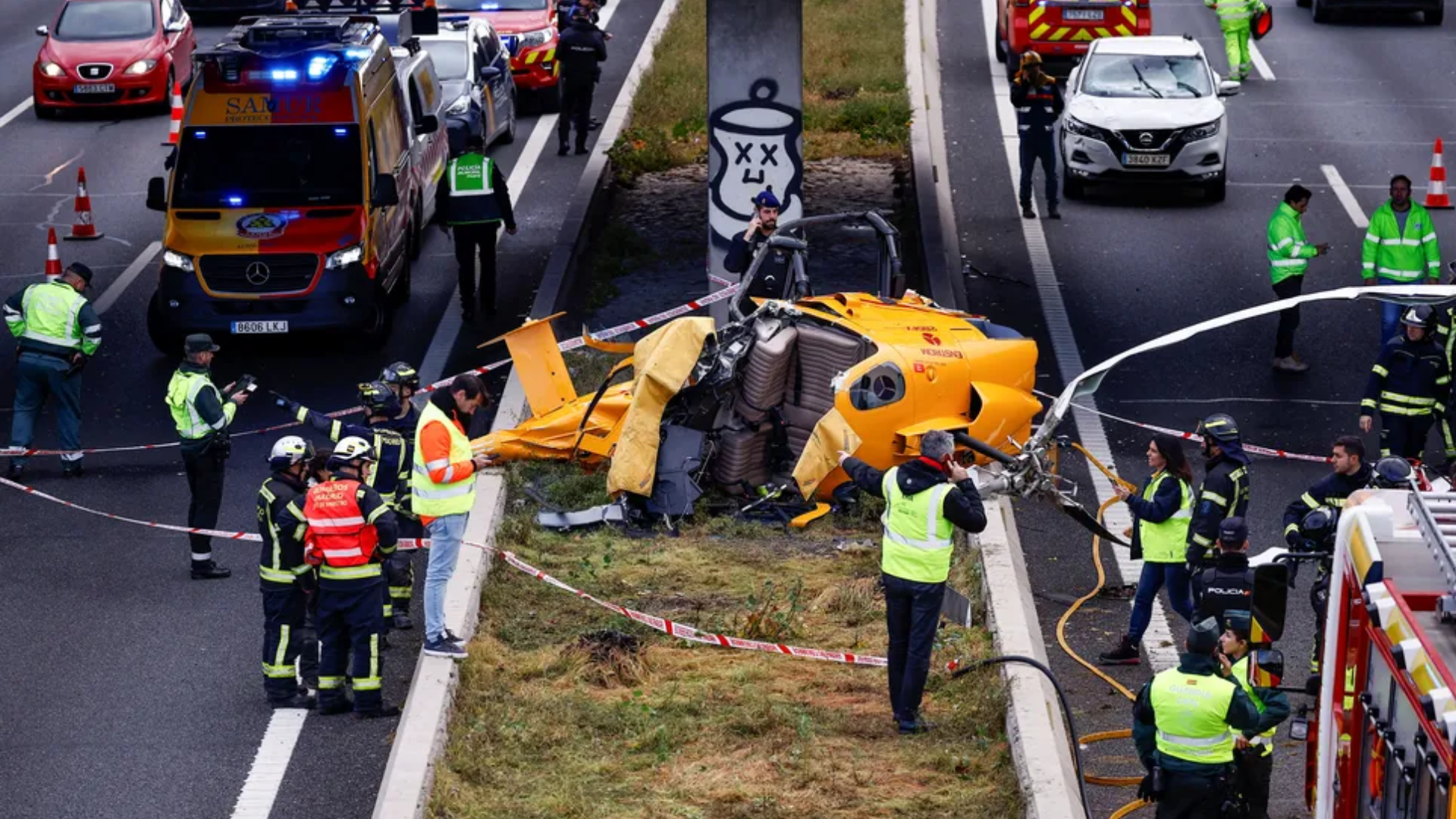 Helicóptero cai em rodovia de Madri e deixa feridos