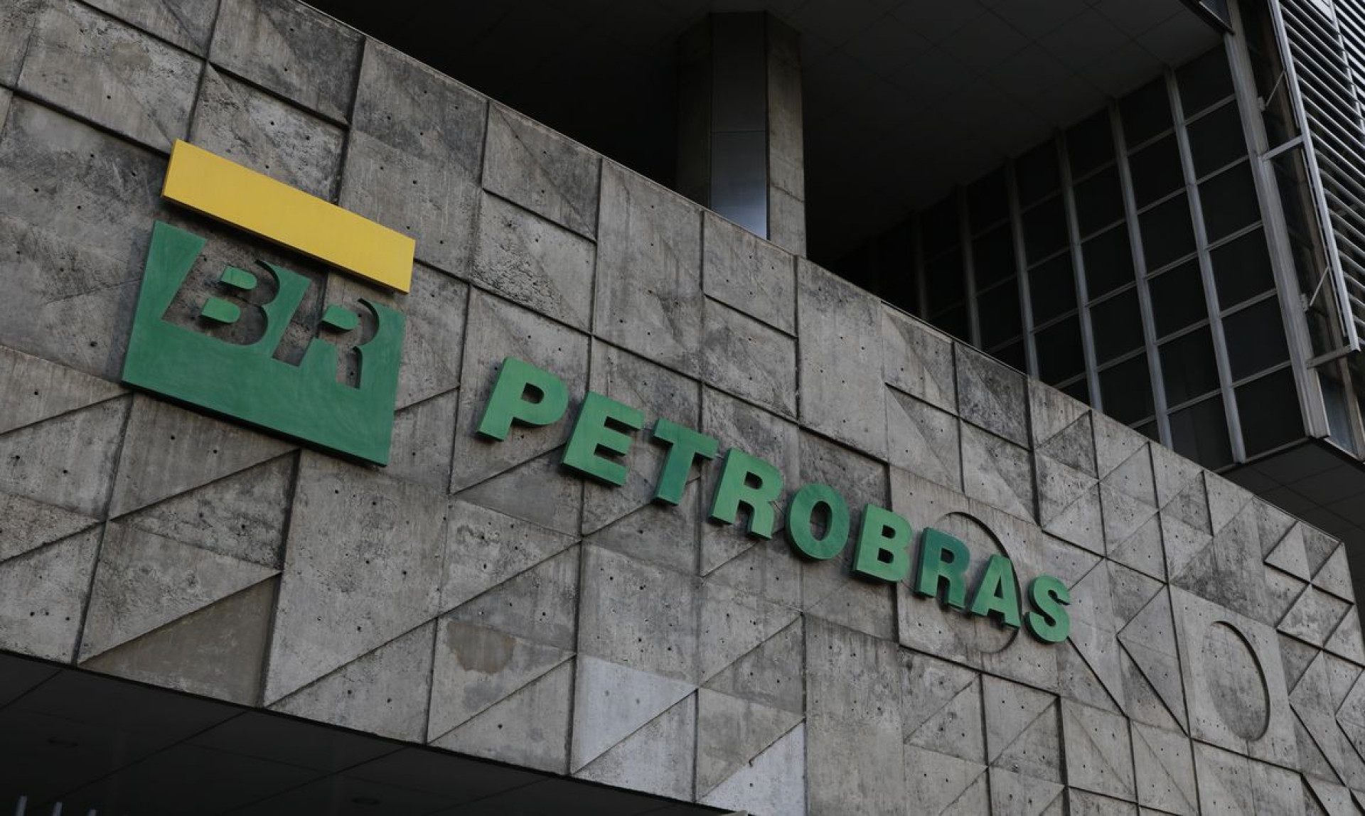 Petrobras faz concurso para nível técnico com salário de R$ 5,8 mil 