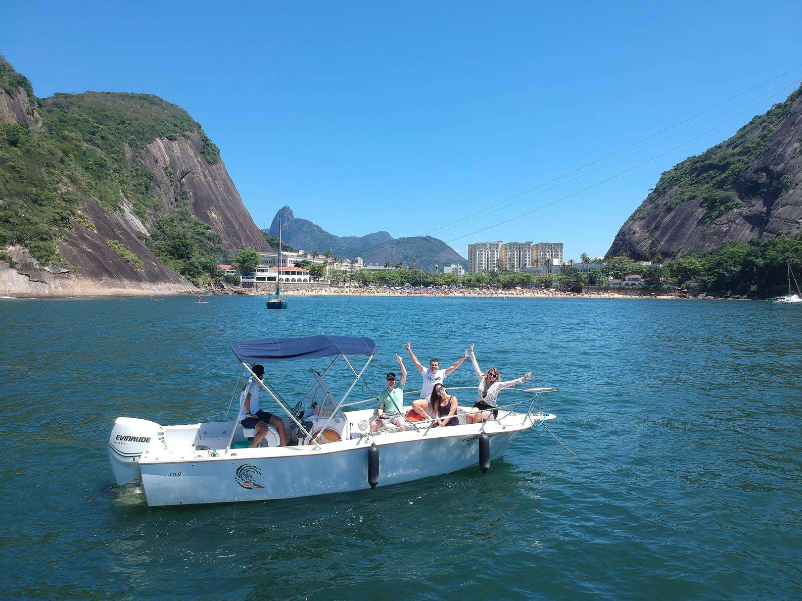 Locação de barcos por  aplicativos é uma opção boa para conhecer as orlas do Rio 