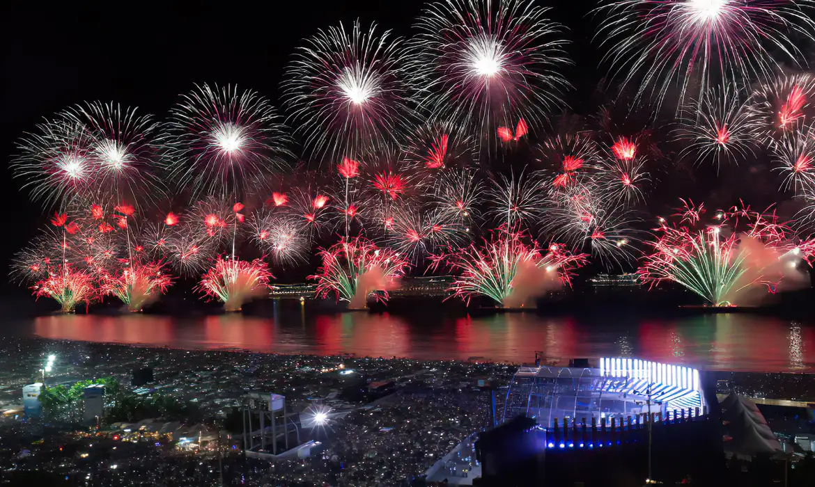 Festa da virada terá 12 palcos pela orla, além de mix com músicas populares