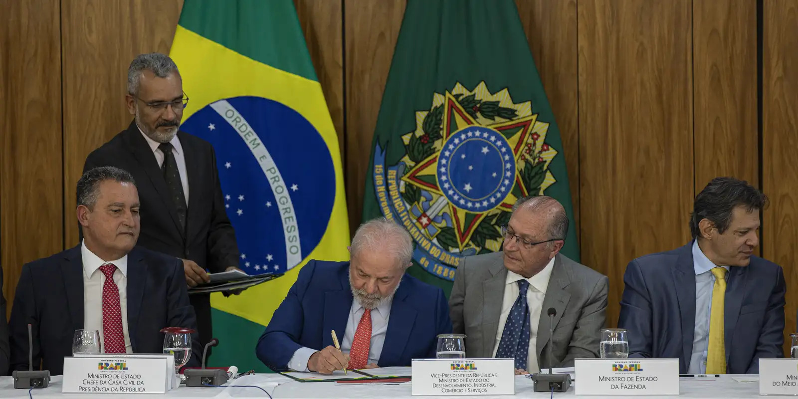 Lula pedirá a ministros lista de obras e programas para 2024 