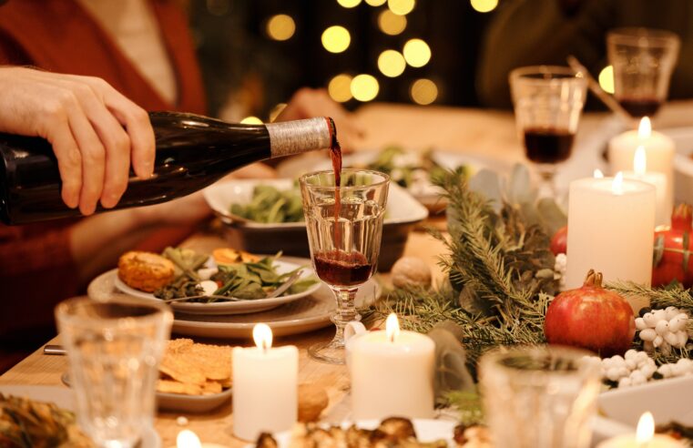 Bebida alcoólica é a real vilã da dieta nas festas de fim de ano e não a comida 