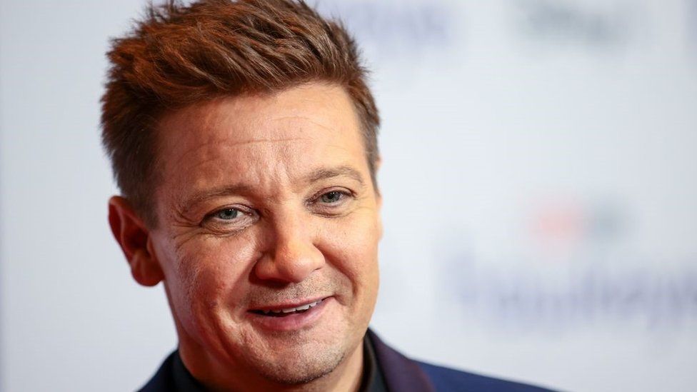 Jeremy Renner revela ter se motivado na filha durante recuperação de acidente