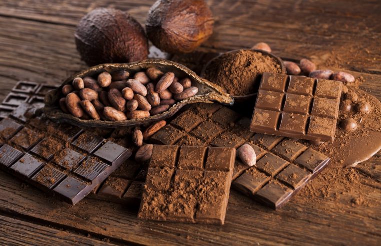 Chocolate amargo pode reduzir o risco de hipertensão 