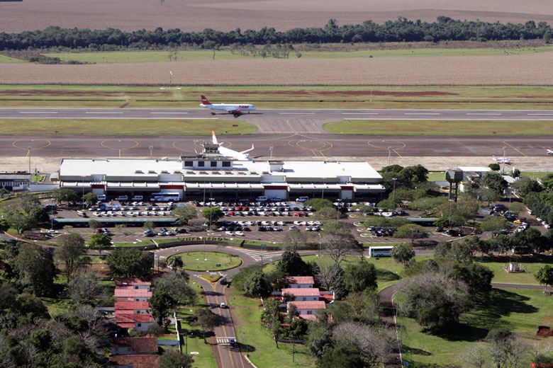 CCR doa mais de 500 objetos dos achados e perdidos do Aeroporto de Foz do Iguaçu