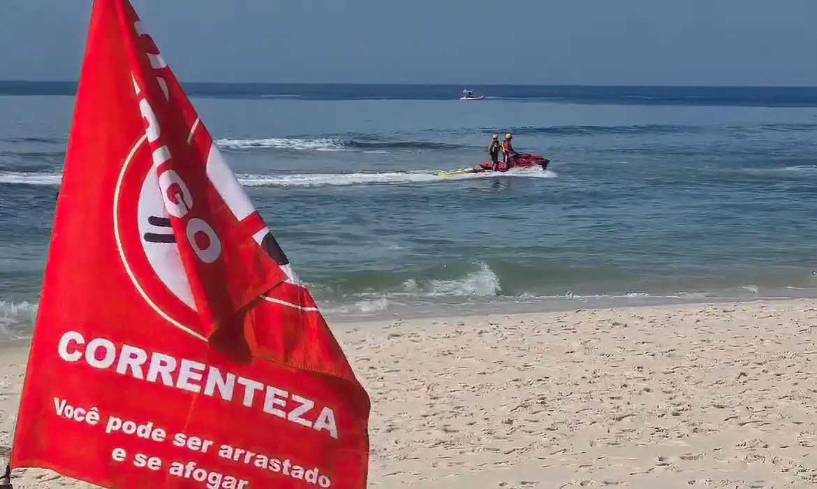 Bombeiros fazem mais de 2 mil resgates nas praias do Rio na primeira semana de 2024